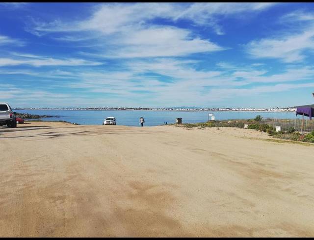 6 BEDROOM HOUSE FOR SALE IN BRITANNIA BAY